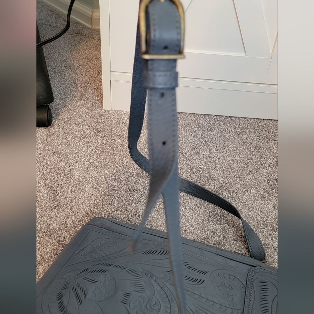 Leaders In Leather Tooled Crossbody Bag - Picture 6 of 13